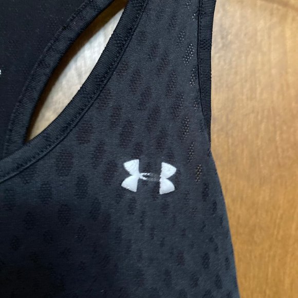 Under Armour Mesh Heatgear Loose Fit Black Tank  Size: Extra Small - Picture 3 of 15